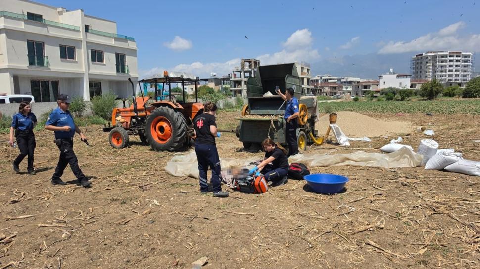 Tarım makinesine sıkışan işçi feci hayatını kaybetti