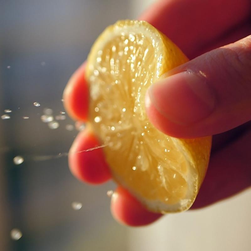 Limon s�karken o detaya hi� dikkat ettiniz mi? �ekirde�inden �ok daha tehlikeli