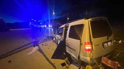 Kayseri'de feci kaza: 1 �l�, 6 yaral�