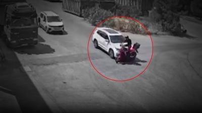 Motosikleti ezdi ge�ti: �zmir'de �ocuk s�r�c� deh�eti