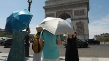 Fransa'da s�cak hava can ald�: �l� say�s� 74'e y�kseldi