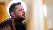 Zelenski duyurdu: Ukrayna'dan Rus petrol rafinelerine sald�r�