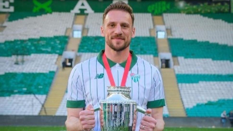 Bursaspor'da Anıl Atağ'ın sözleşmesi uzatıldı