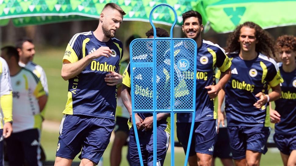 Fenerbahçe'de yeni sezon mesaisi sürüyor