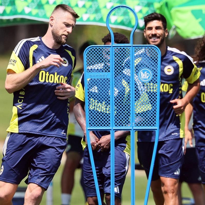 Fenerbah�e'de yeni sezon mesaisi s�r�yor
