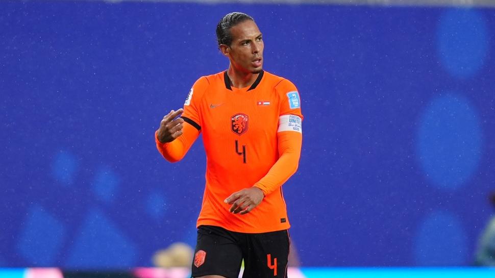Sanchez giderse Van Dijk