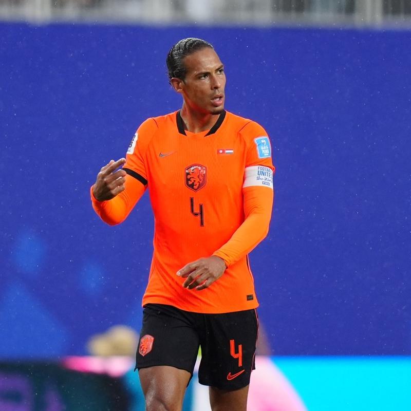 Sanchez giderse Van Dijk