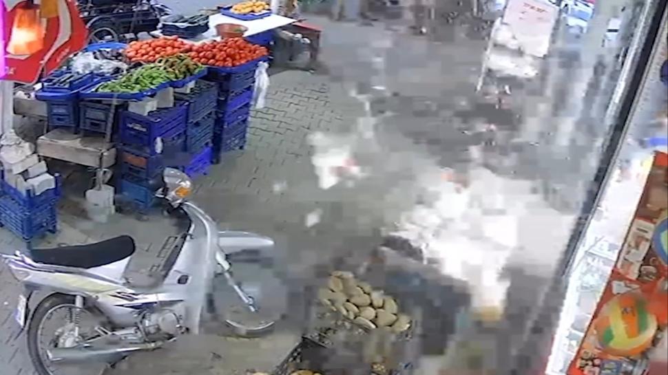 Sirke şişesi bomba gibi patladı... O anlar kamerada
