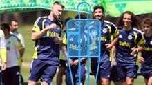 Fenerbah�e'de yeni sezon mesaisi s�r�yor