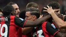 Milan'da 3 ayr�l�k birden