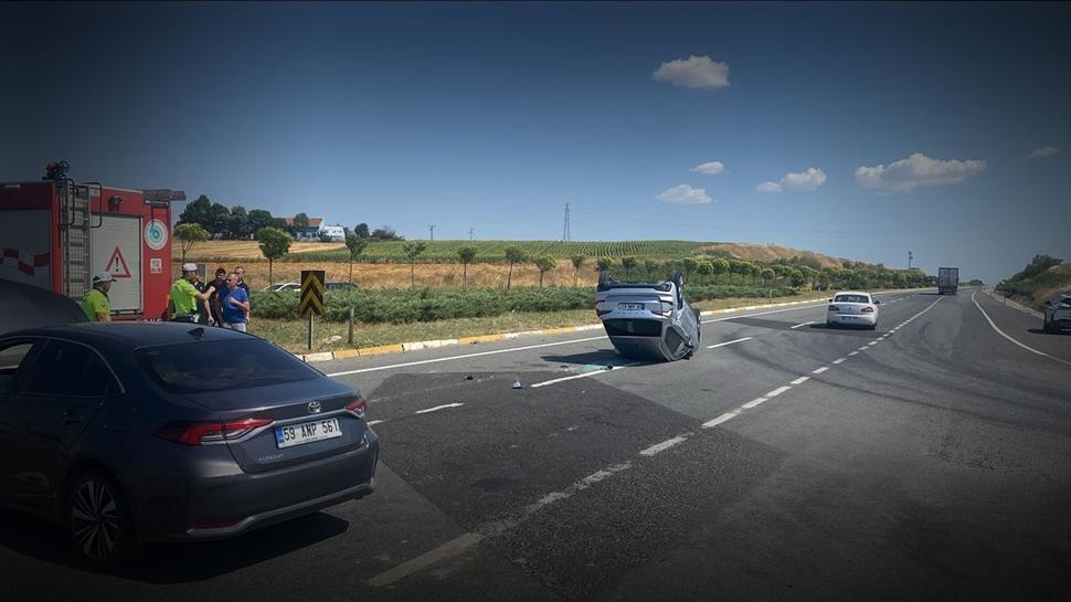 Tekirdağ'da kavşakta feci çarpışma: Otomobil takla atıp ters döndü, 3 yaralı