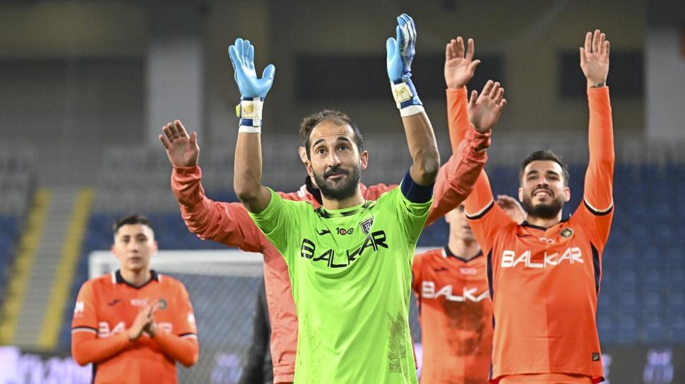Volkan Babacan bir sezon daha Başakşehir'de