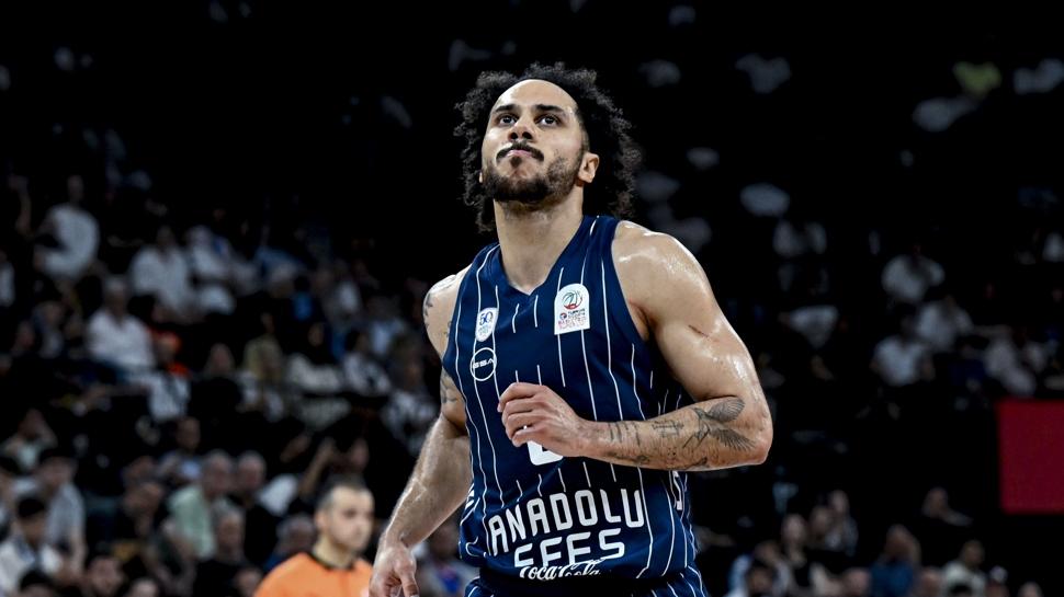 Anadolu Efes'te Larkin ile yollar ayrıldı