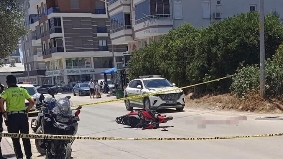 Antalya'da feci kaza! Otomobille çarpışan motosiklet sürücüsünden acı haber