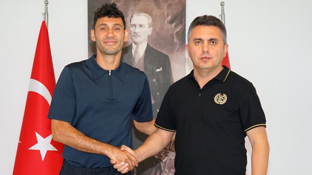 Antalyaspor, kaptan�yla nikah tazeledi