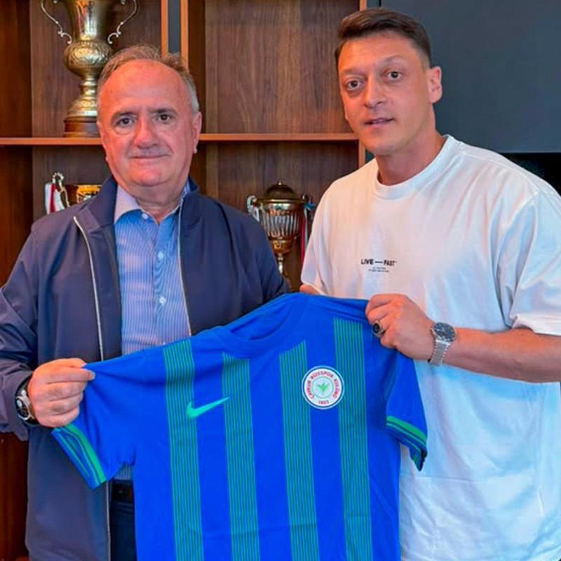 �aykur Rizespor, Mesut �zil ile el s�k��t�!