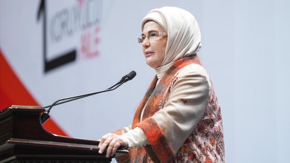 Emine Erdoğan'dan koruyucu aile mesajı: İnsanlık tüm çocuklarına sıcak bir yuva borçlu
