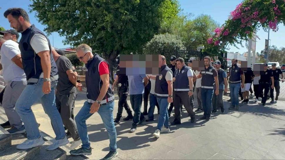 Eş zamanlı göçmen kaçakçılığı operasyonu: Çok sayıda tutuklama