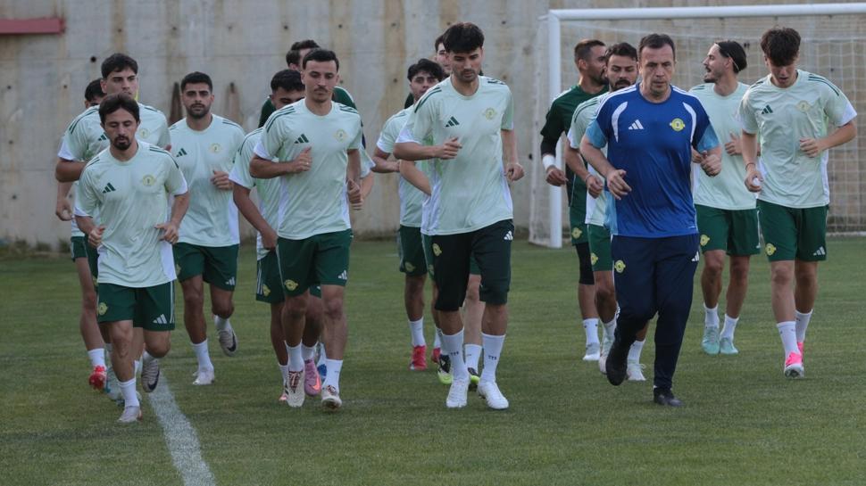 Esenler Erokspor, Bolu'da kampa girdi