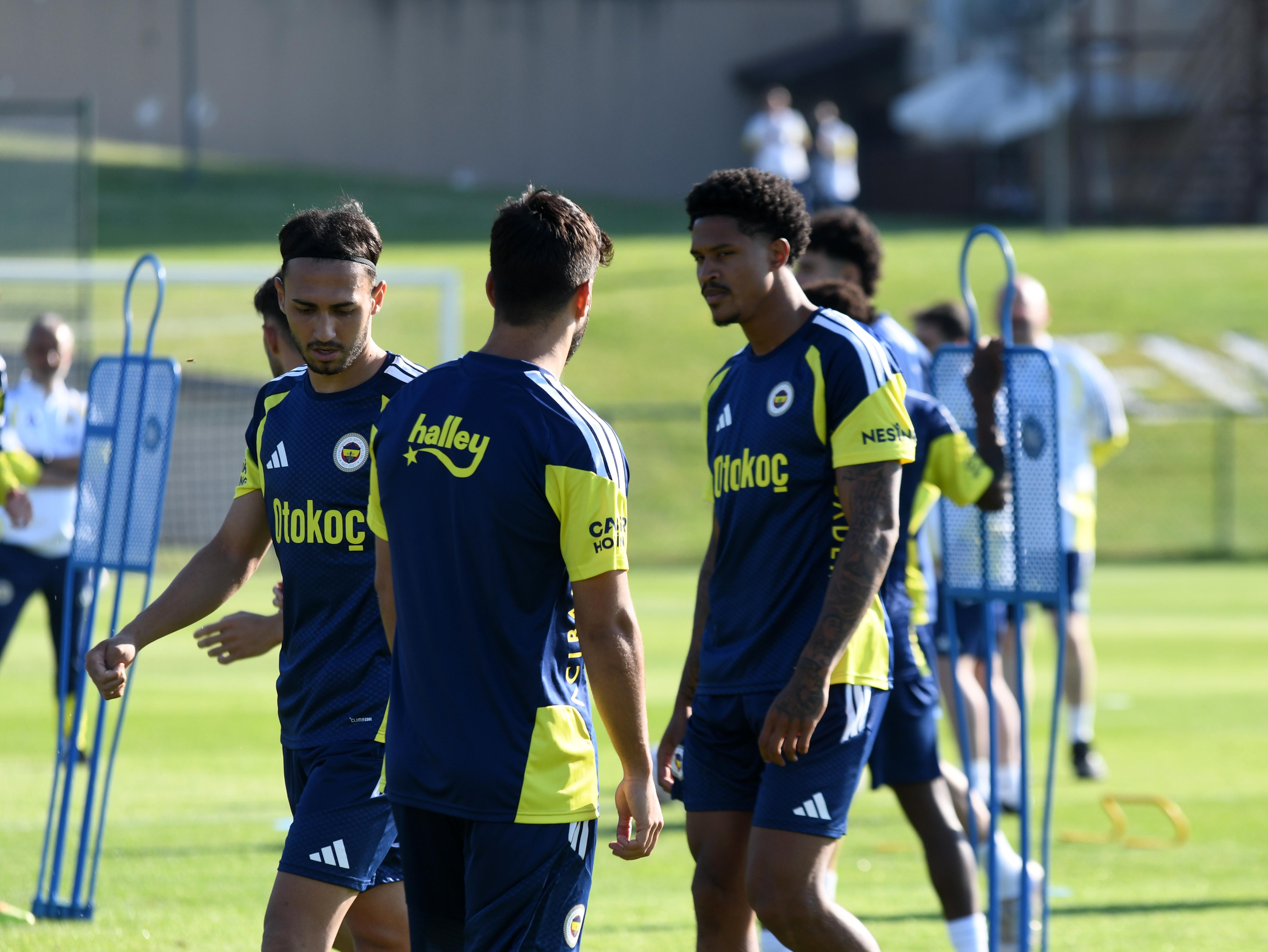 Fenerbah�e, Topuk Yaylas�'nda �al��malar�n� s�rd�r�yor