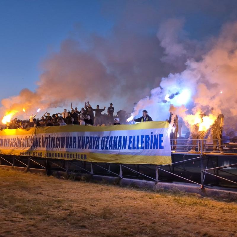 Fenerbah�eli futbolculara taraflardan ak�am s�rprizi