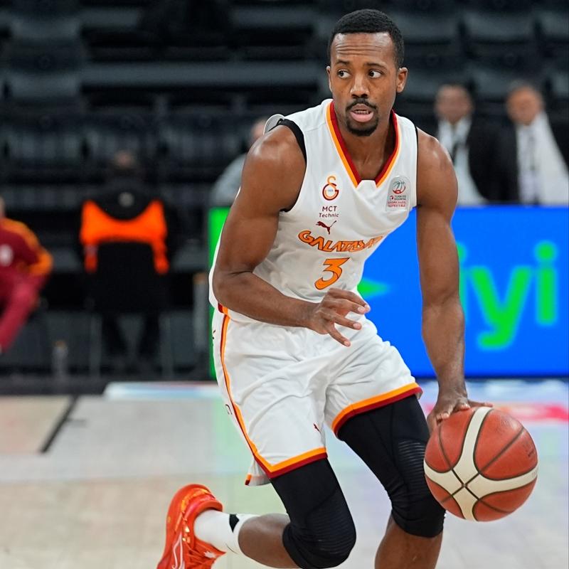 Galatasaray ayr�l��� a��klad�: McCollum