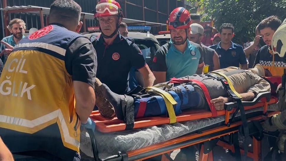 İstanbul'un göbeğinde yıkım! 2 işçi göçük altında kaldı