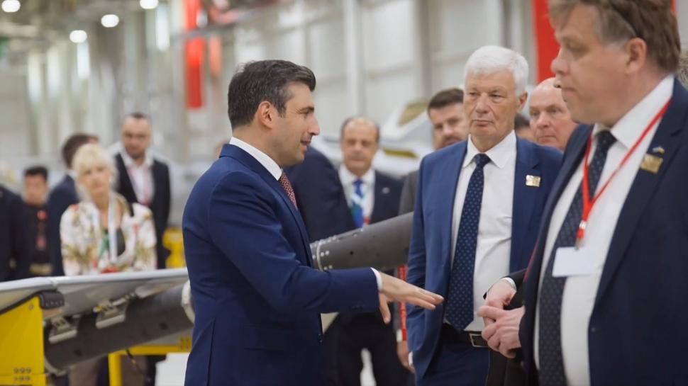 NATO Parlamenter Zirvesi'ne katılan meclis başkanlarından Baykar'a ziyaret
