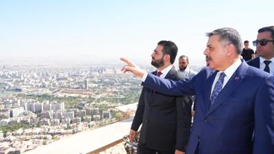 Bakan �ift�i Kasyun Da��'ndan �am'� seyretti: Kadim �ehrin gelece�ine umutla bak�yoruz