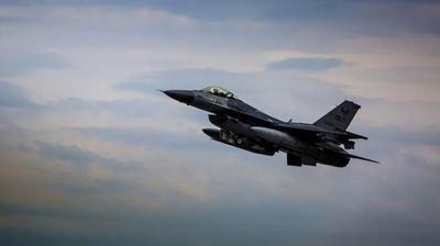 Hava sahas�nda hareketlilik... T�rk F-16'lar� ka��r�lma sinyali veren u�ak i�in havaland�