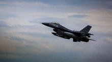 Hava sahas�nda hareketlilik... T�rk F-16'lar� ka��r�lma sinyali veren u�ak i�in havaland�