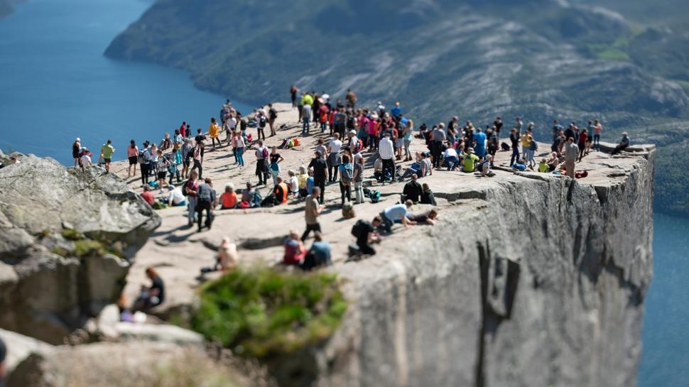 604 metrelik u�urum nefes kesiyor! Preikestolen'e ��kmadan �nce bunlar� mutlaka okuyun...