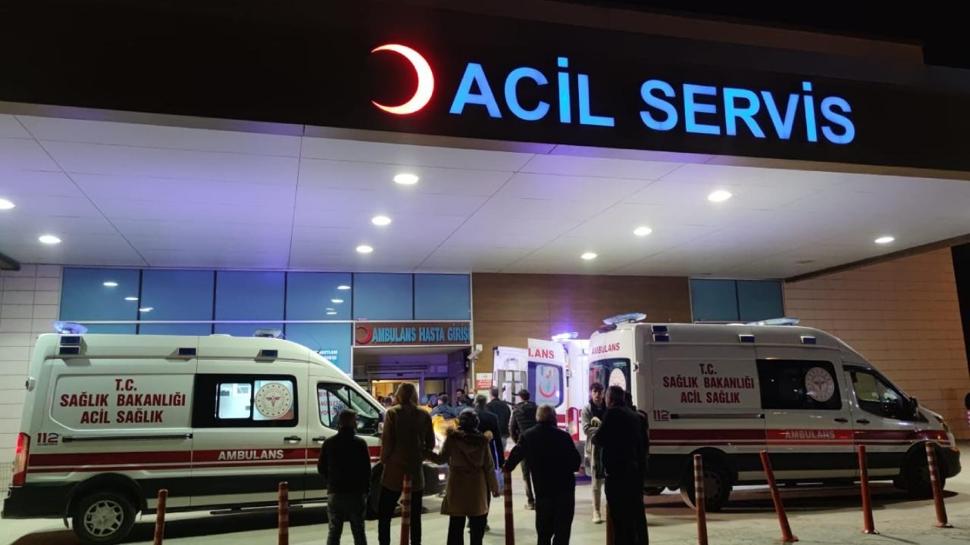 Elazığ'da kimliği belirsiz saldırgan bir eve kurşun yağdırdı: 4 kişi yaralandı