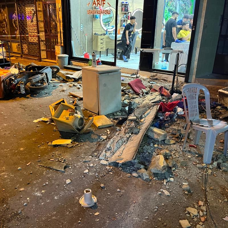 Fatih'te �at� ��kt�, vatanda�lar son anda kurtuldu