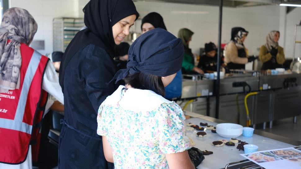 Koruyucu Aile ve �ocuk Derne�i, 30 Haziran'� kurabiye at�lyesi ile kutlad�