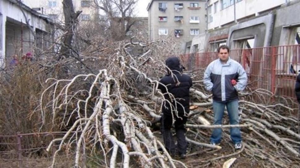 Romanya fırtınaya teslim: 20 şehirde hayat durdu, 1 ölü