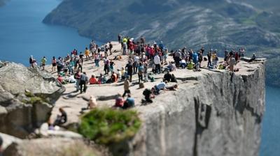 604 metrelik u�urum nefes kesiyor! Preikestolen'e ��kmadan �nce bunlar� mutlaka okuyun...