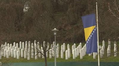 Srebrenitsa soyk�r�m�n�n 31. y�l�: 10 soyk�r�m kurban� topra�a verilecek