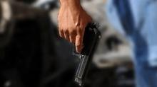 F�r�nda korku dolu anlar! Baba ve k�z� darbedildi, silahlar �ekildi