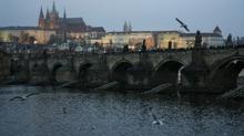 Prag'�n simgesi Karl K�pr�s�... Kartpostallar� aratmayan manzara!