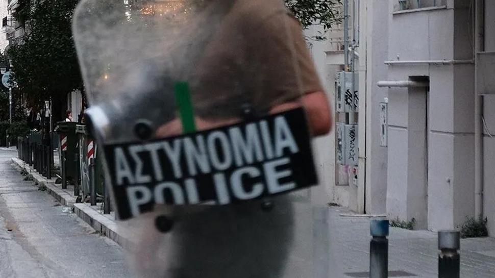 Yunanistan'da bir siyasetçinin binasına saldırı! Çok sayıda yaralı var