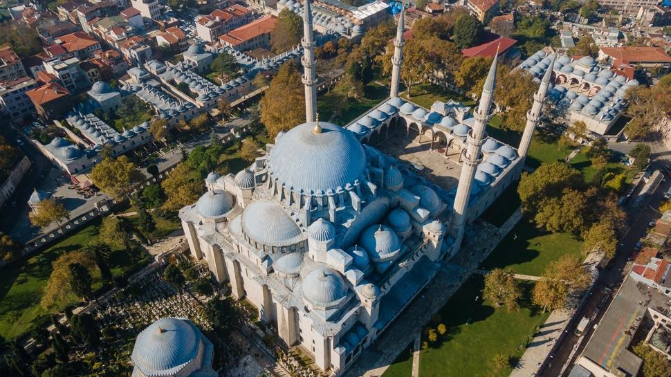 Kiliseden camiye... Fatih Camii hikayesi