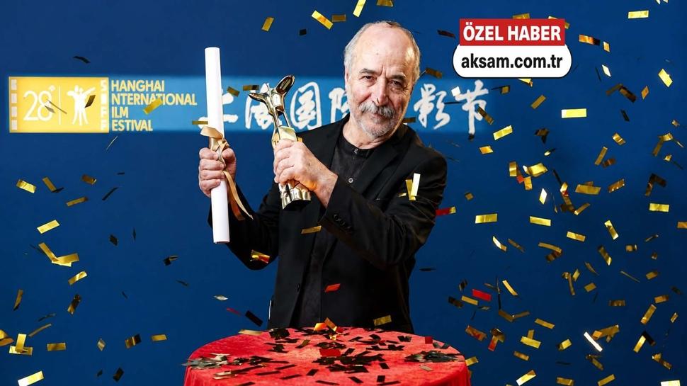 Reis �elik:  Bana g�re sanat�n en �nemli i�levi �a�a tan�kl�k etmektir 