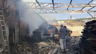 Kocaeli'de palet fabrikas�nda yang�n