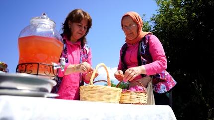 5 kilo g�lden 5 litre �erbet ��k�yor: Taleplere yeti�emiyorlar