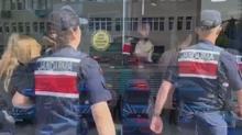 2 milyar liral�k hesap hareketlili�i! Jandarma 73 ��pheliyi yakalad�