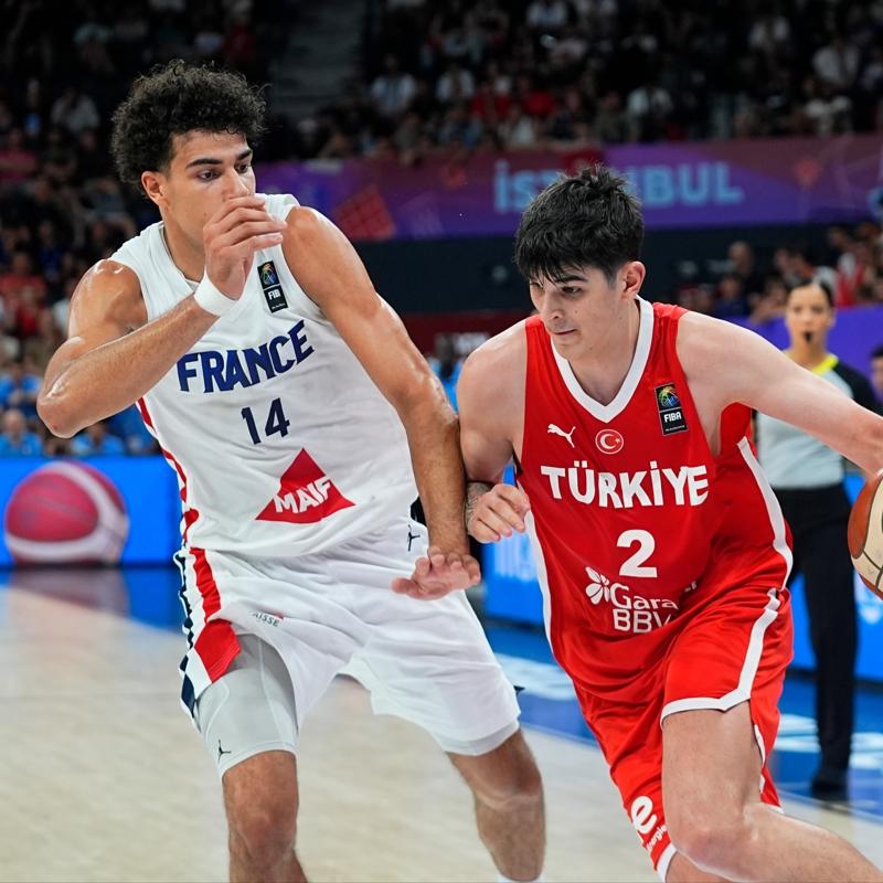 Fransa'y� devirdiler! Gen� milliler yar� finalde