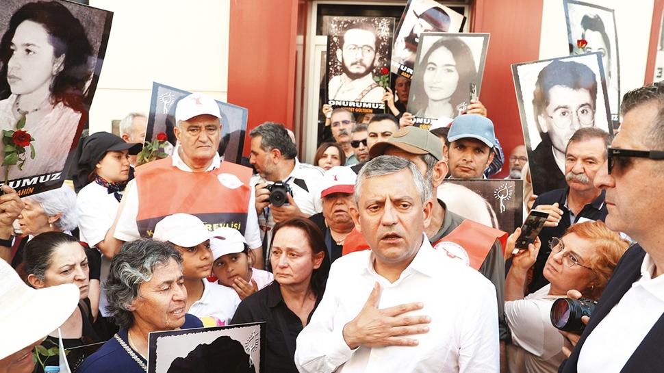 Mad�mak'ta h�z�nl� anma... �zel'e tepki! �Siyasetinizi burada yapmay�n�