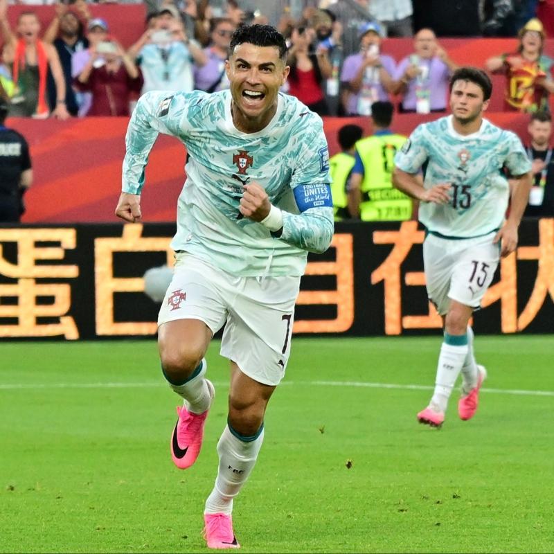 Penalt�dan �nce besmele �ekti! Ronaldo att��� golle tarihe ge�ti