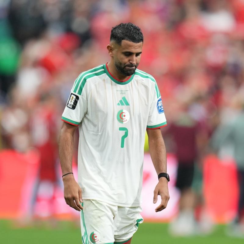 Riyad Mahrez, milli tak�m� b�rakt�